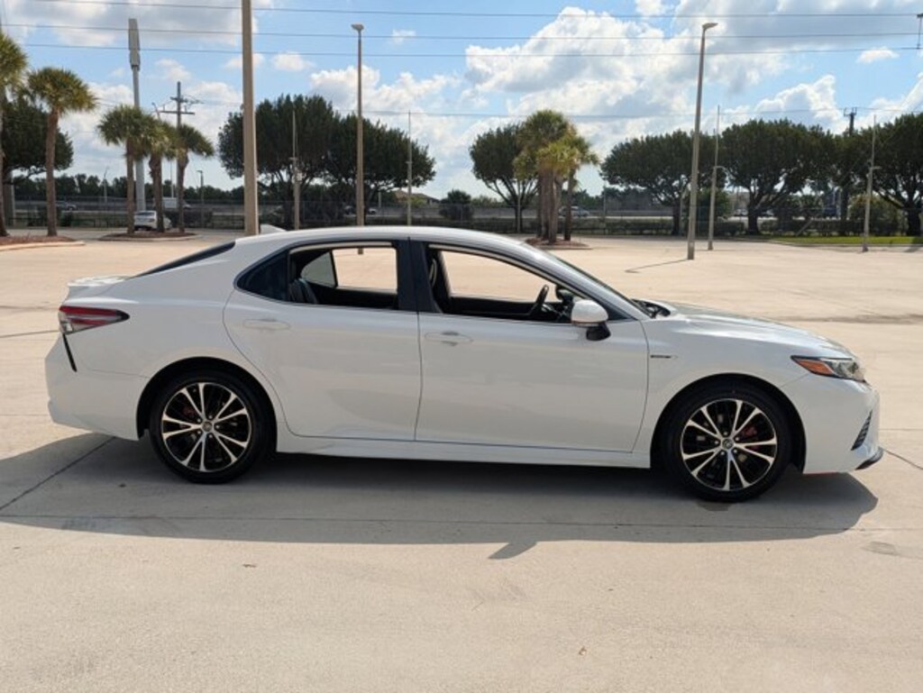 Used 2019 Toyota Camry SE Sedan