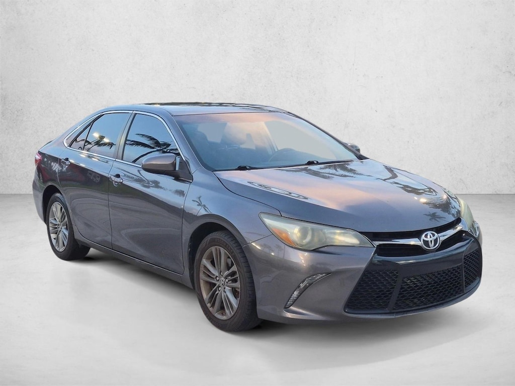 Used 2015 Toyota Camry SE Sedan