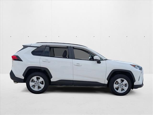 2020 Toyota RAV4 XLE photo 2