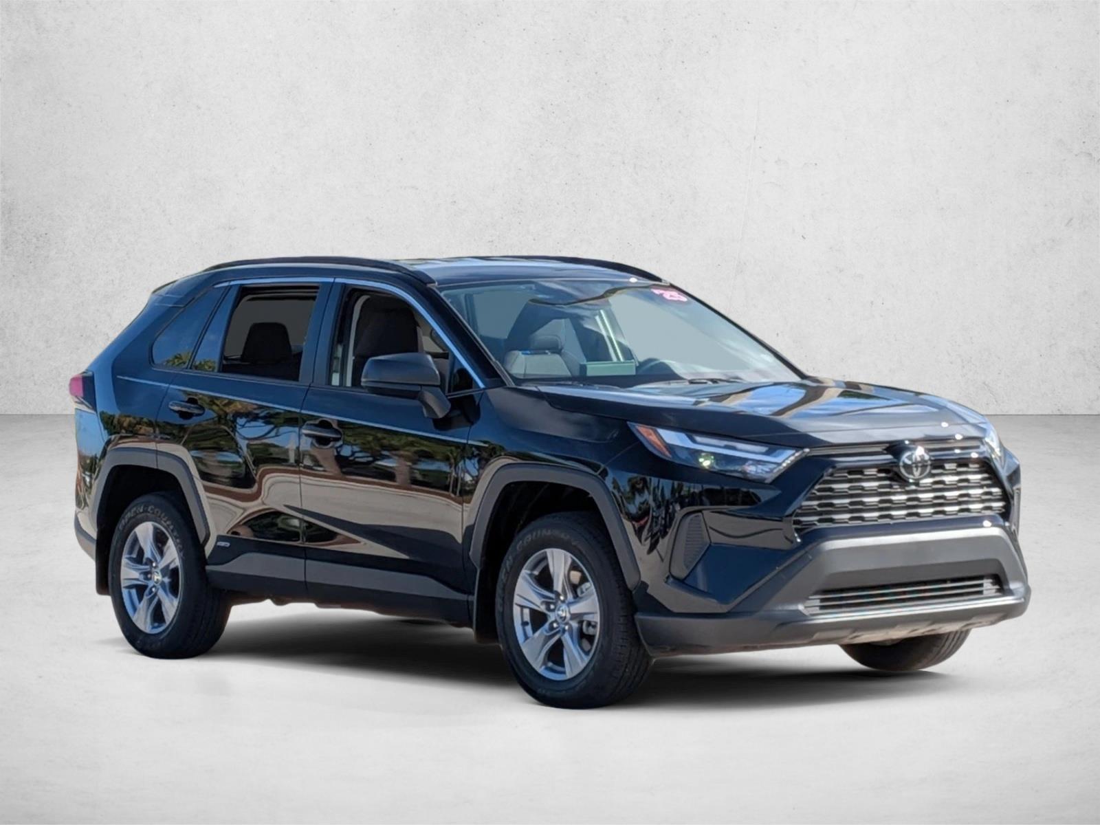 2025 Toyota RAV4 Hybrid LE photo 3