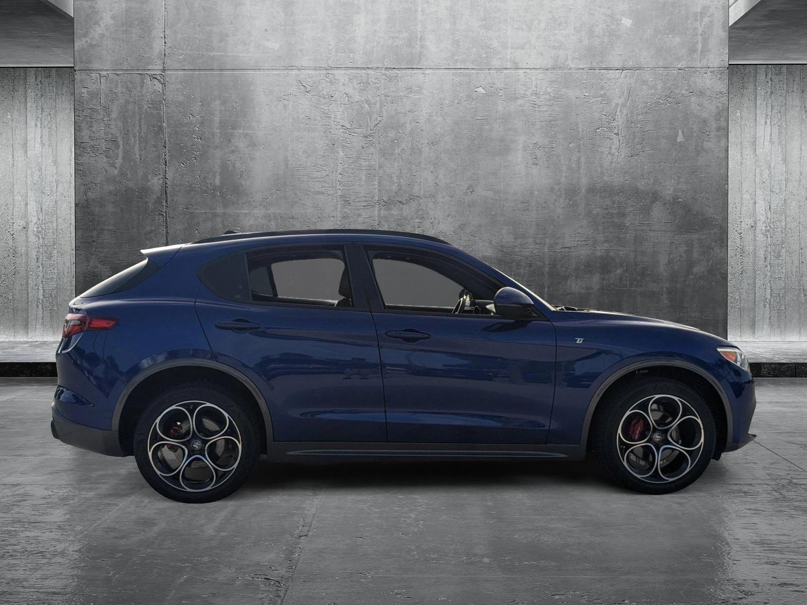 2022 Alfa Romeo Stelvio Ti photo 4