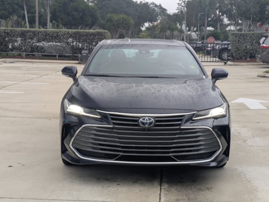 Used 2022 Toyota Avalon Hybrid Limited Sedan