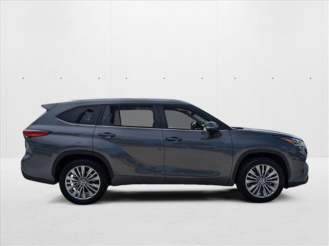 2023 Toyota Highlander Hybrid Platinum photo 3