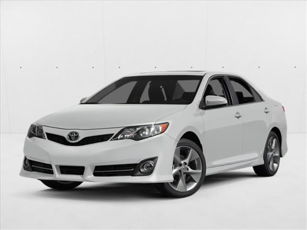 Used 2014 Toyota Camry SE Sedan