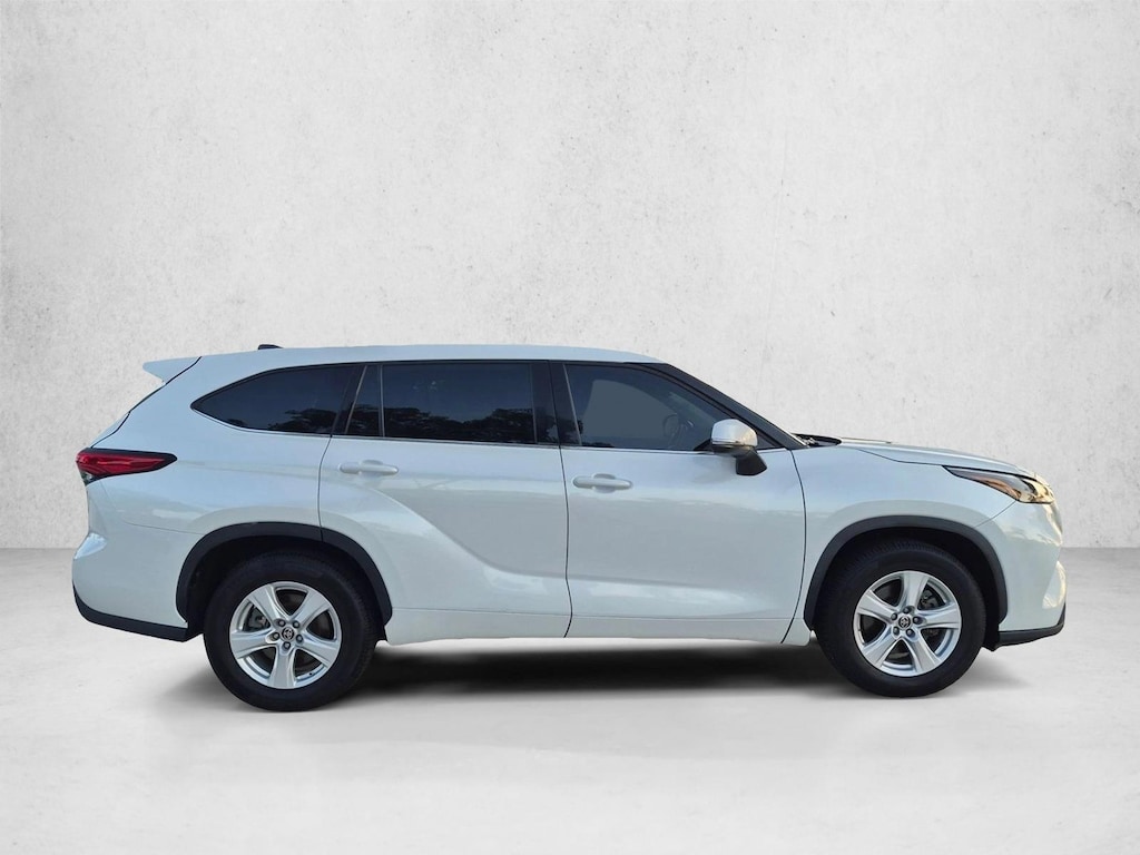 Used 2022 Toyota Highlander LE SUV