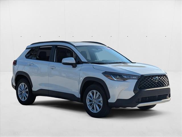 2023 Toyota Corolla Cross LE photo 3