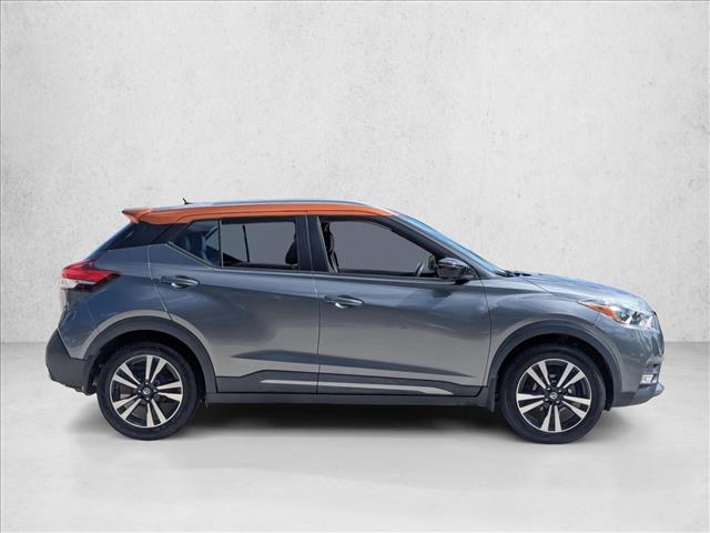 2019 Nissan Kicks SR photo 3