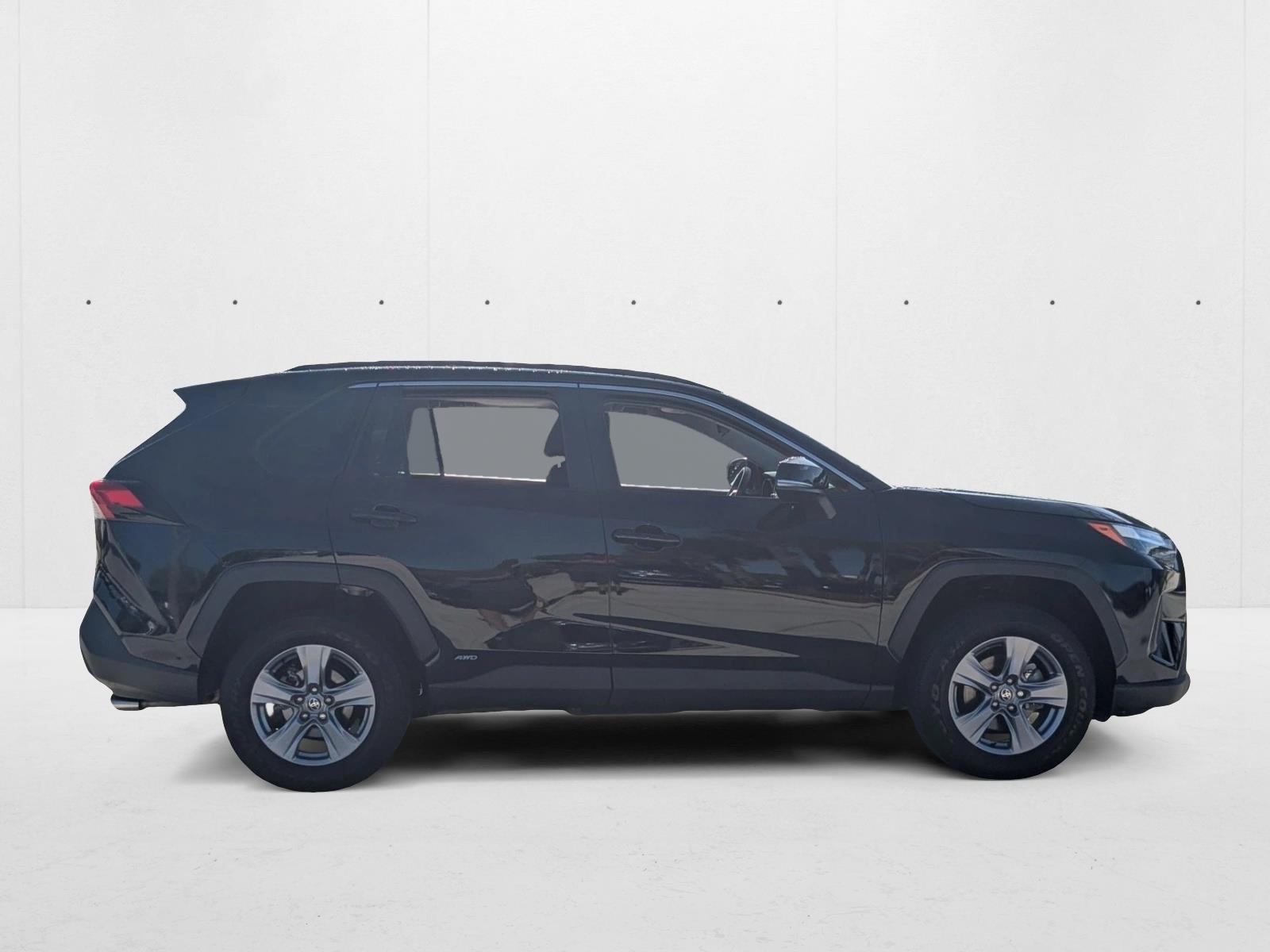 2024 Toyota RAV4 Hybrid XLE photo 4