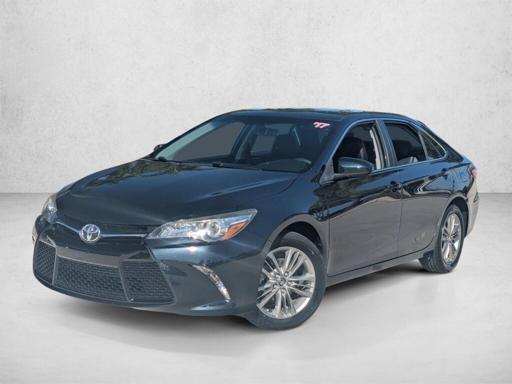 Used 2017 Toyota Camry SE Sedan