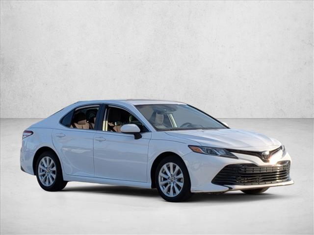 2020 Toyota Camry LE SE photo 3