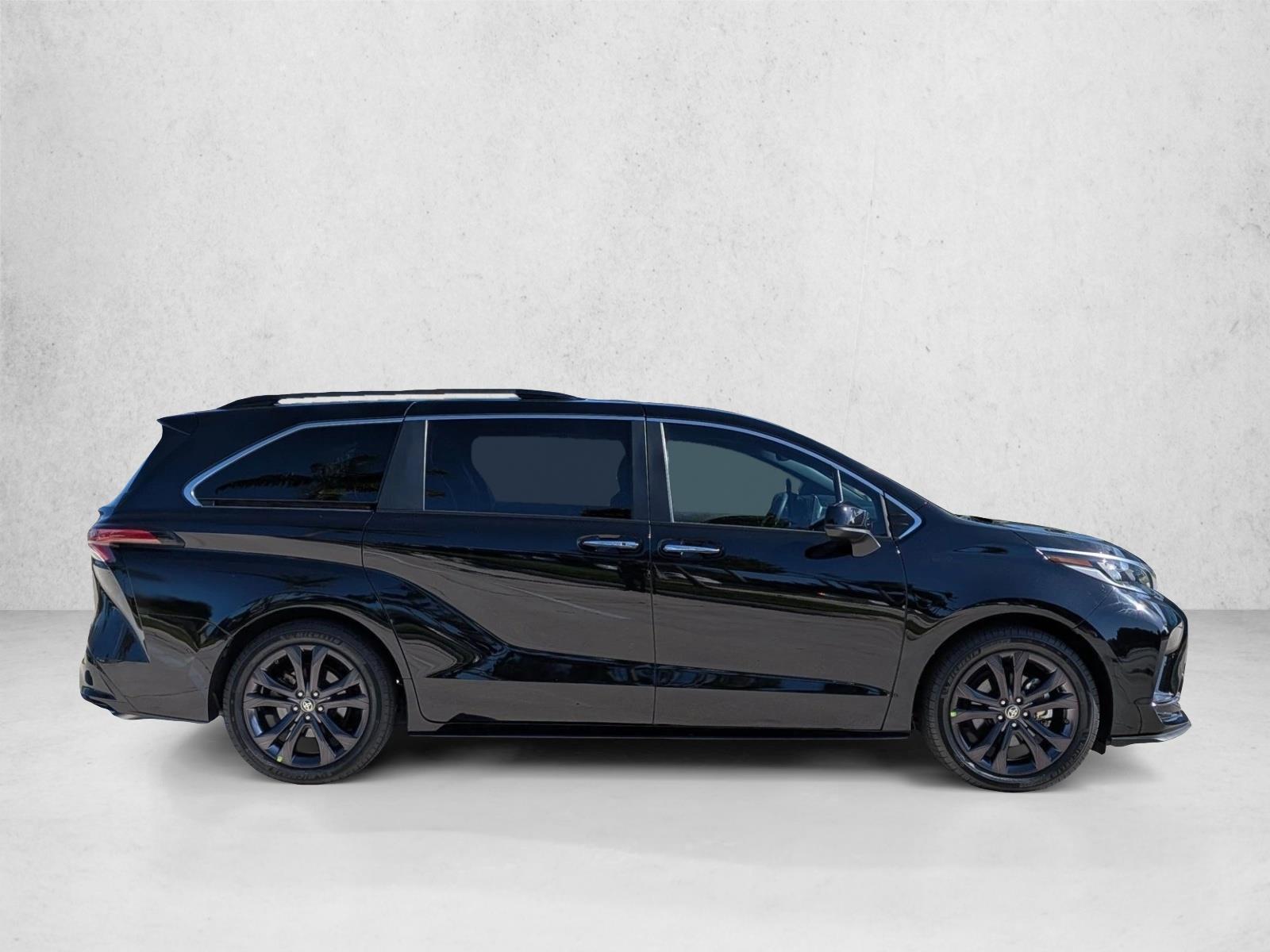 2023 Toyota Sienna XSE photo 4