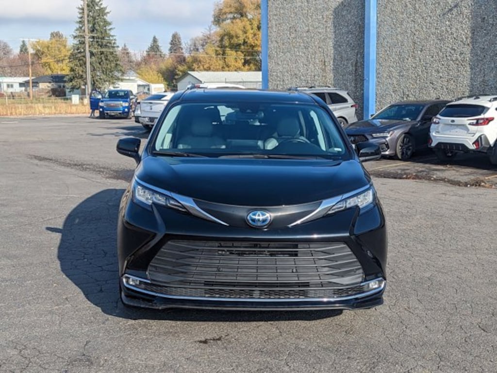 Used 2023 Toyota Sienna XLE 8 Passenger Van Passenger Van