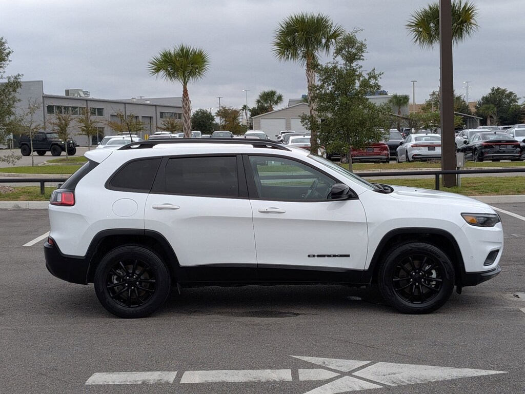 Used 2023 Jeep Cherokee Altitude Lux SUV