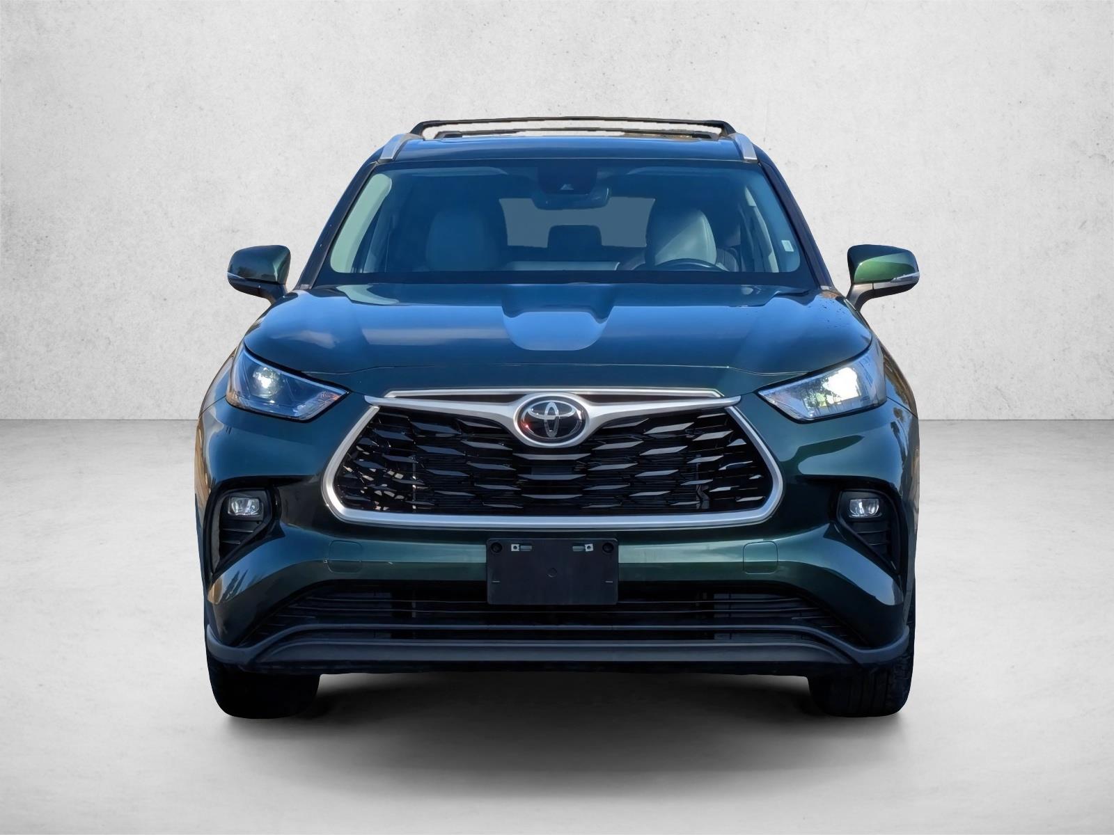 2023 Toyota Highlander XLE photo 2