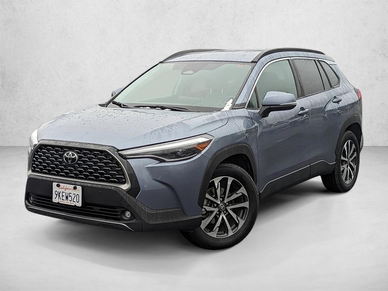 2024 Toyota Corolla Cross XLE's photo