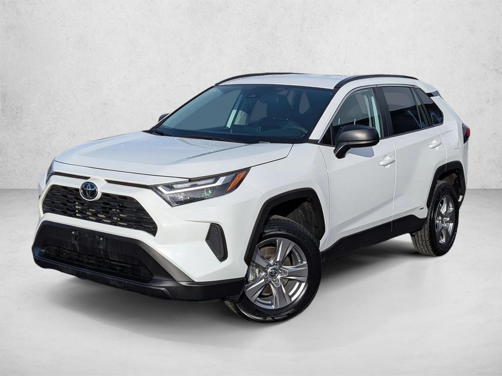 2025 Toyota RAV4 LE's photo