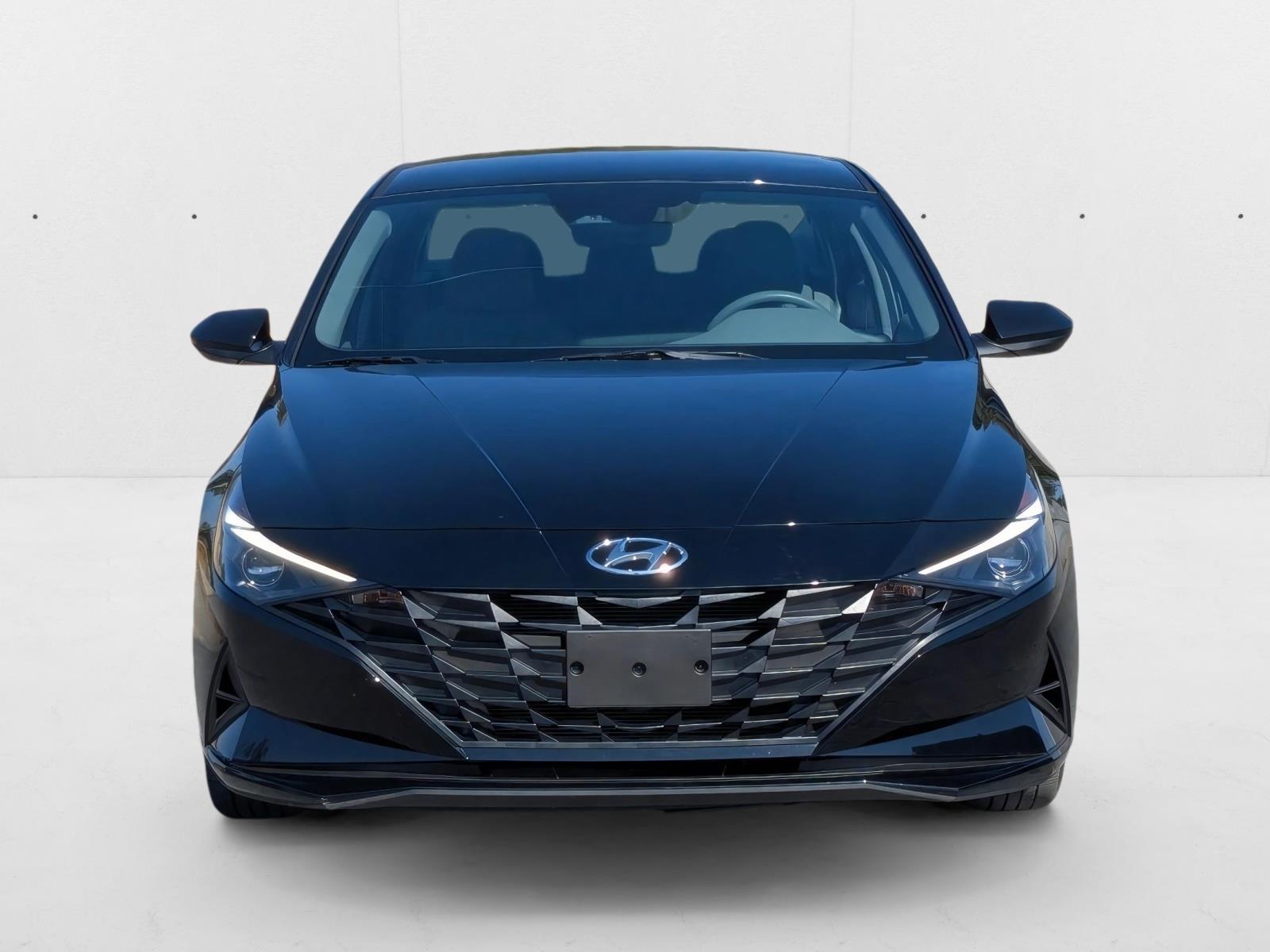2023 Hyundai Elantra SEL photo 2