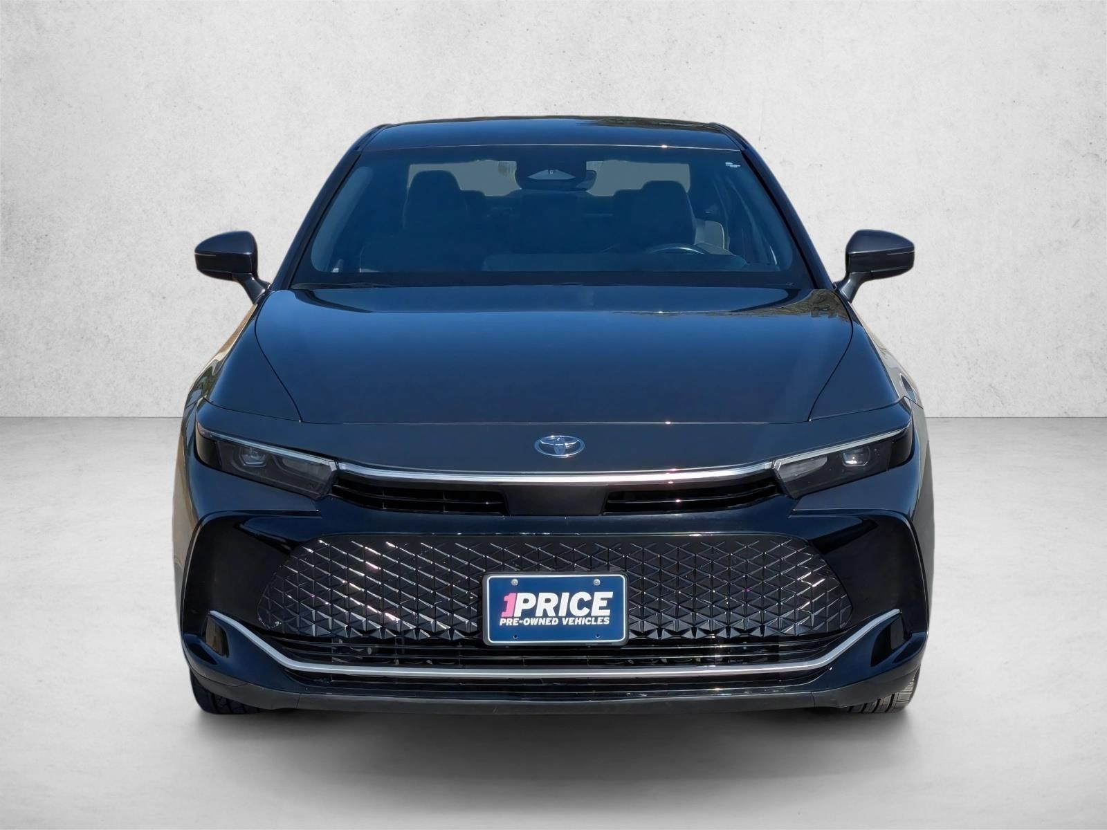 2024 Toyota Crown XLE photo 2