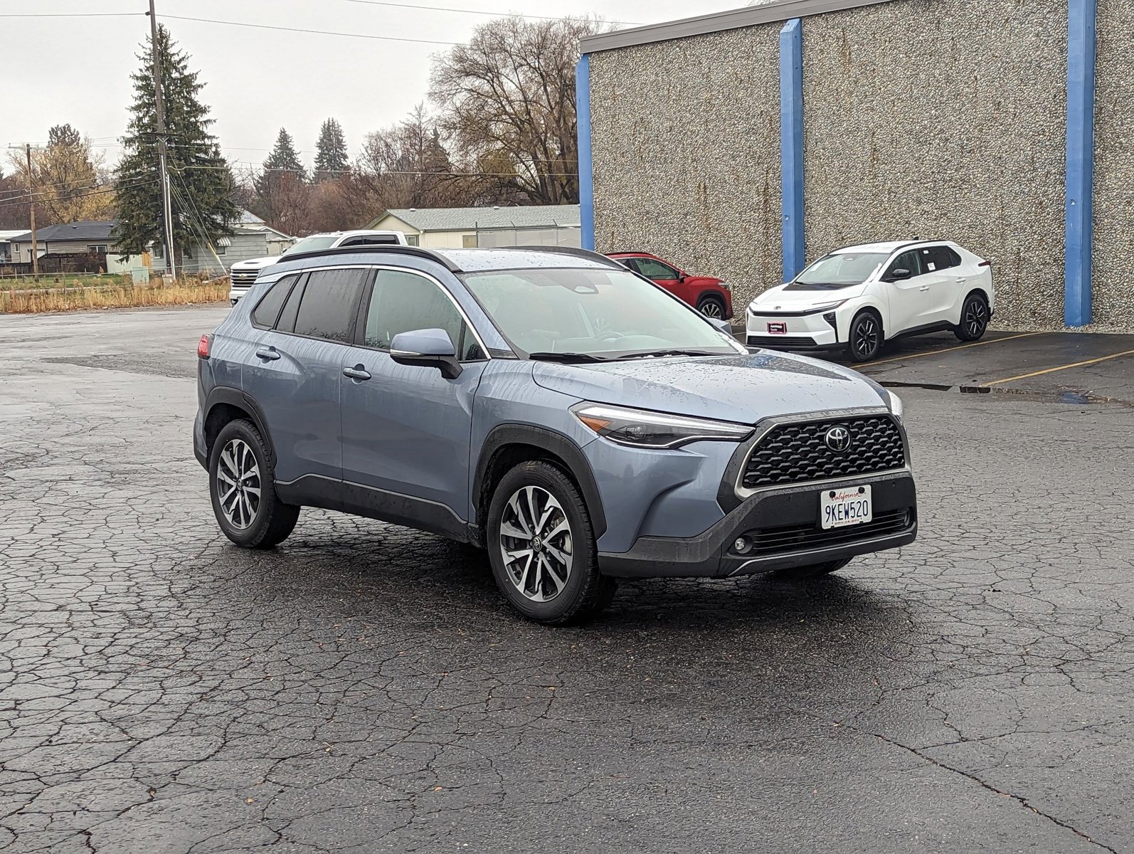 2024 Toyota Corolla Cross XLE photo 3