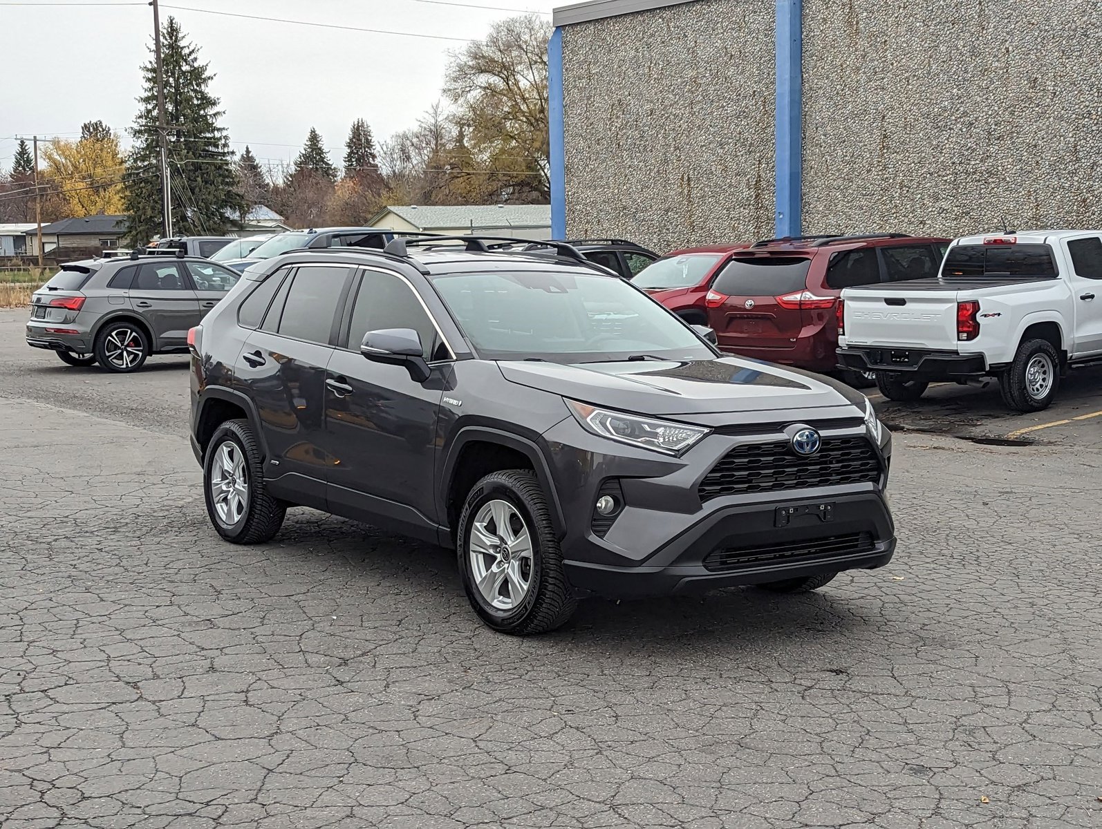2021 Toyota RAV4 Hybrid XLE photo 3
