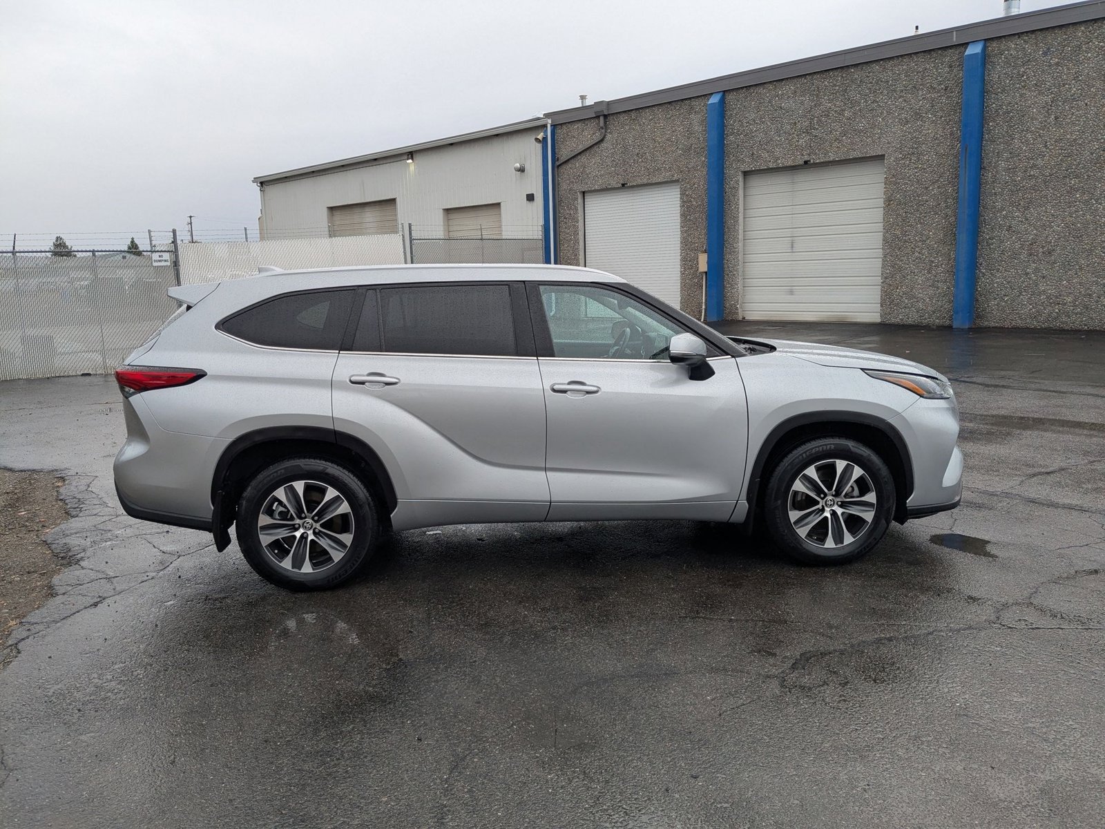 2023 Toyota Highlander XLE photo 4
