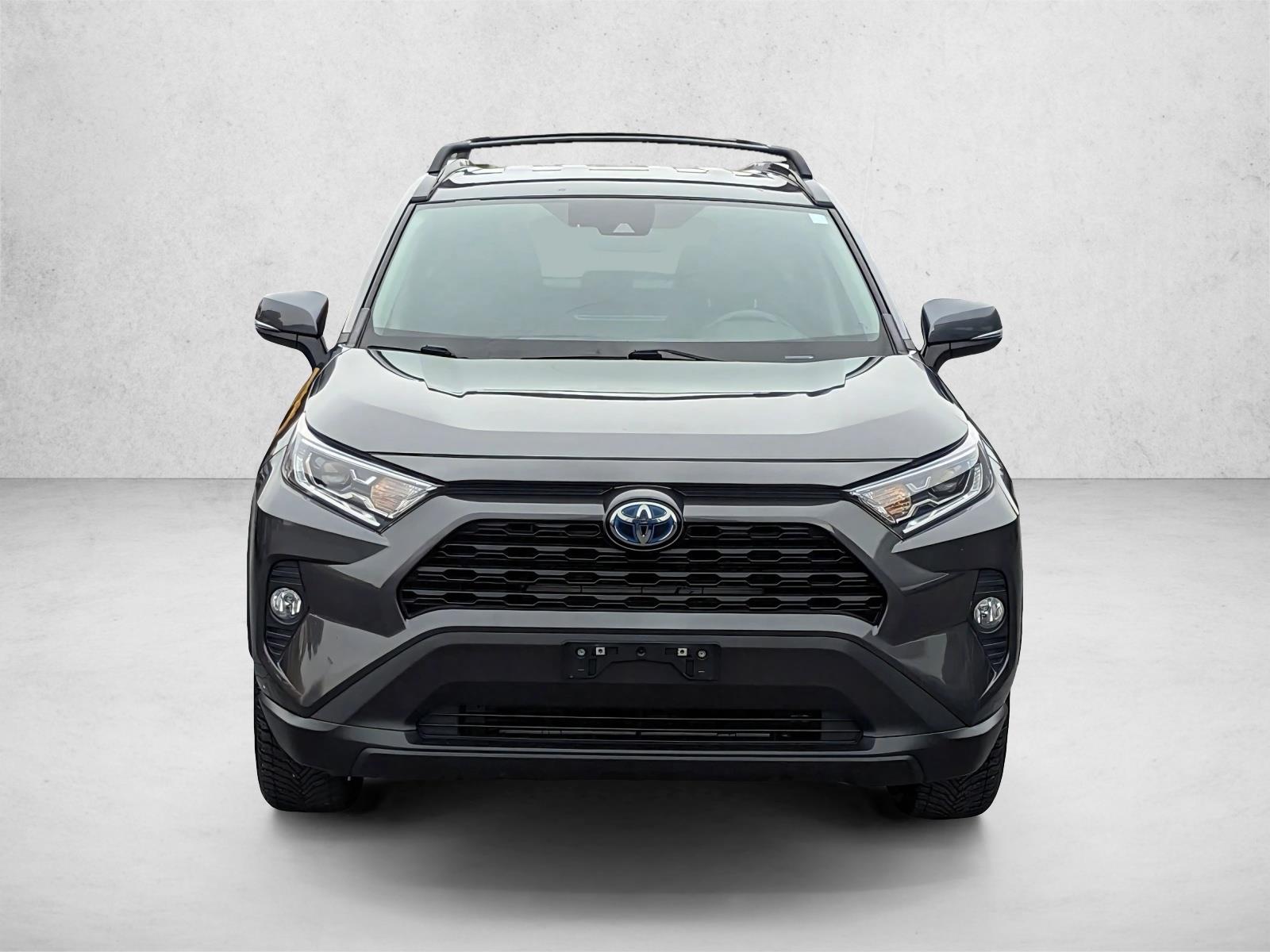 2021 Toyota RAV4 Hybrid XLE photo 2