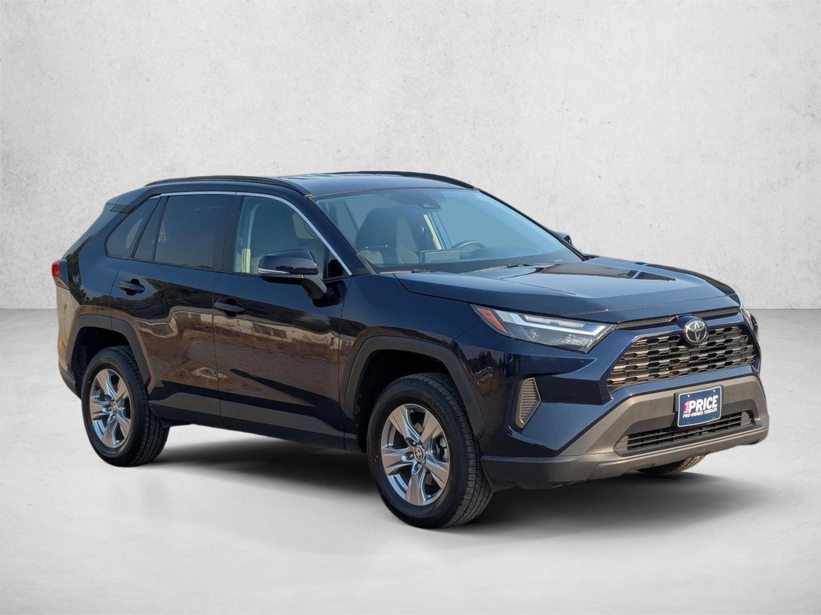 2024 Toyota RAV4 XLE photo 3
