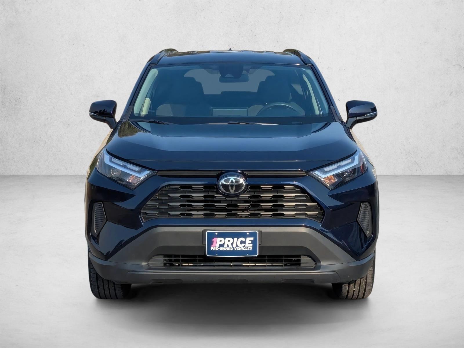 2024 Toyota RAV4 XLE photo 2