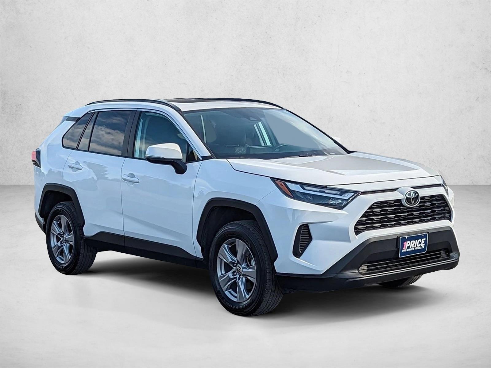 2023 Toyota RAV4 XLE photo 2