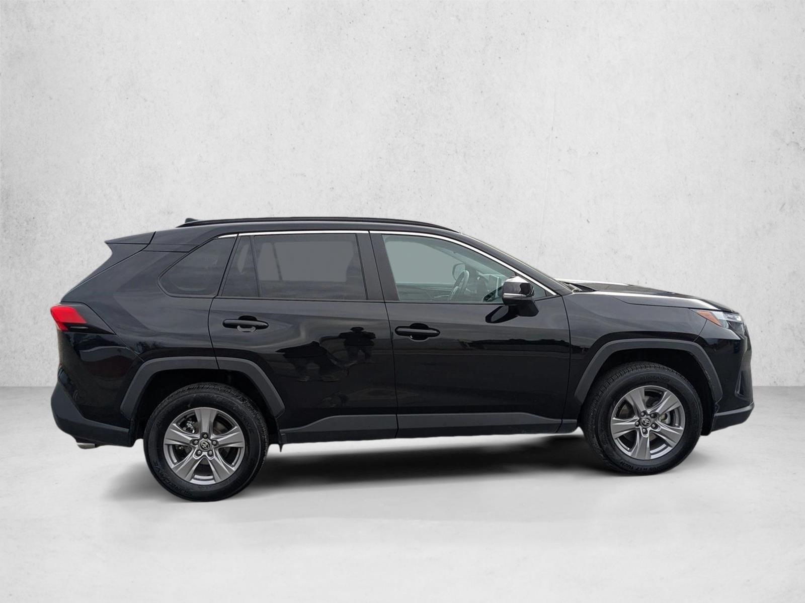 2024 Toyota RAV4 XLE photo 4