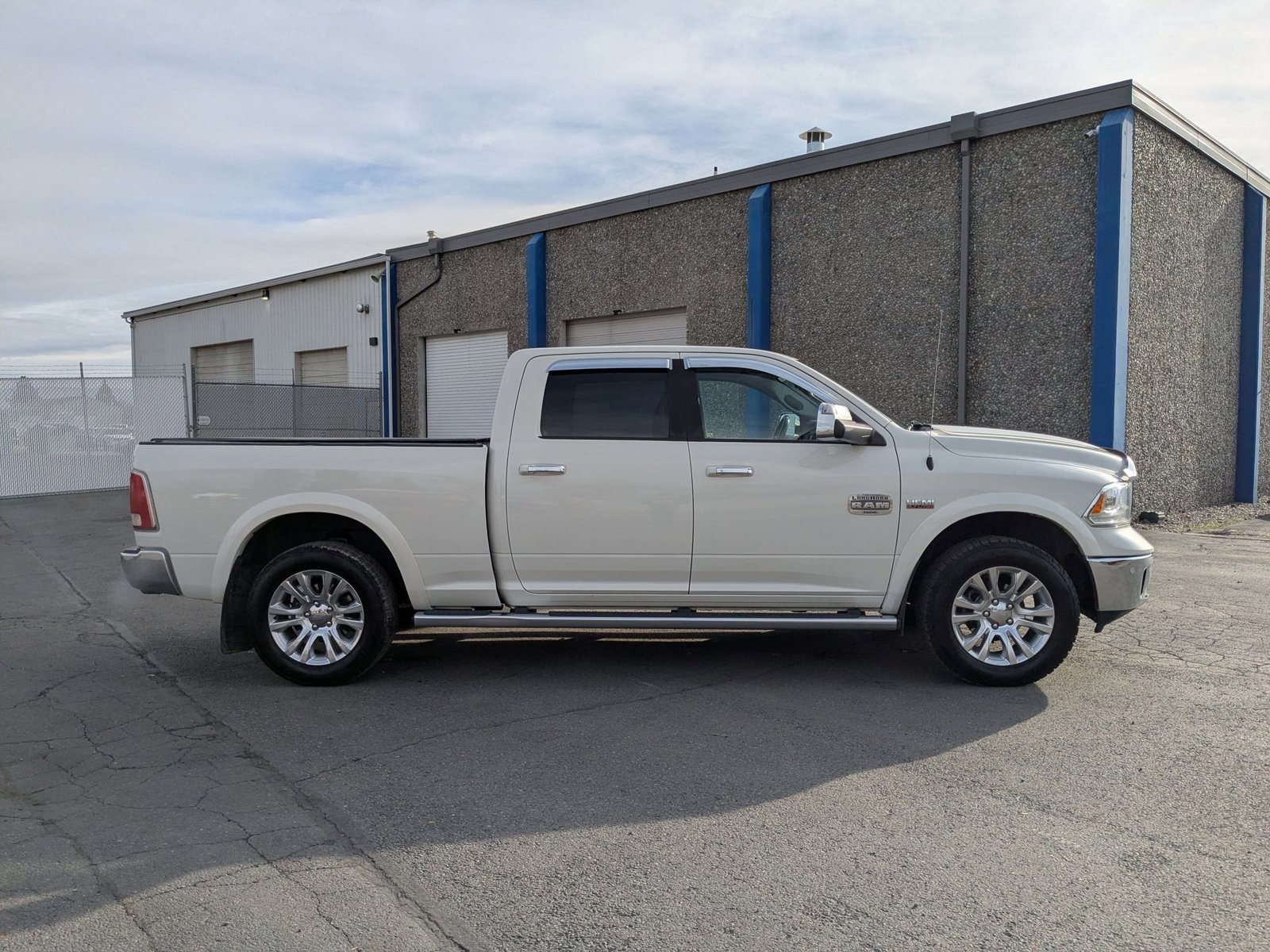 2016 Ram 1500 Longhorn photo 4