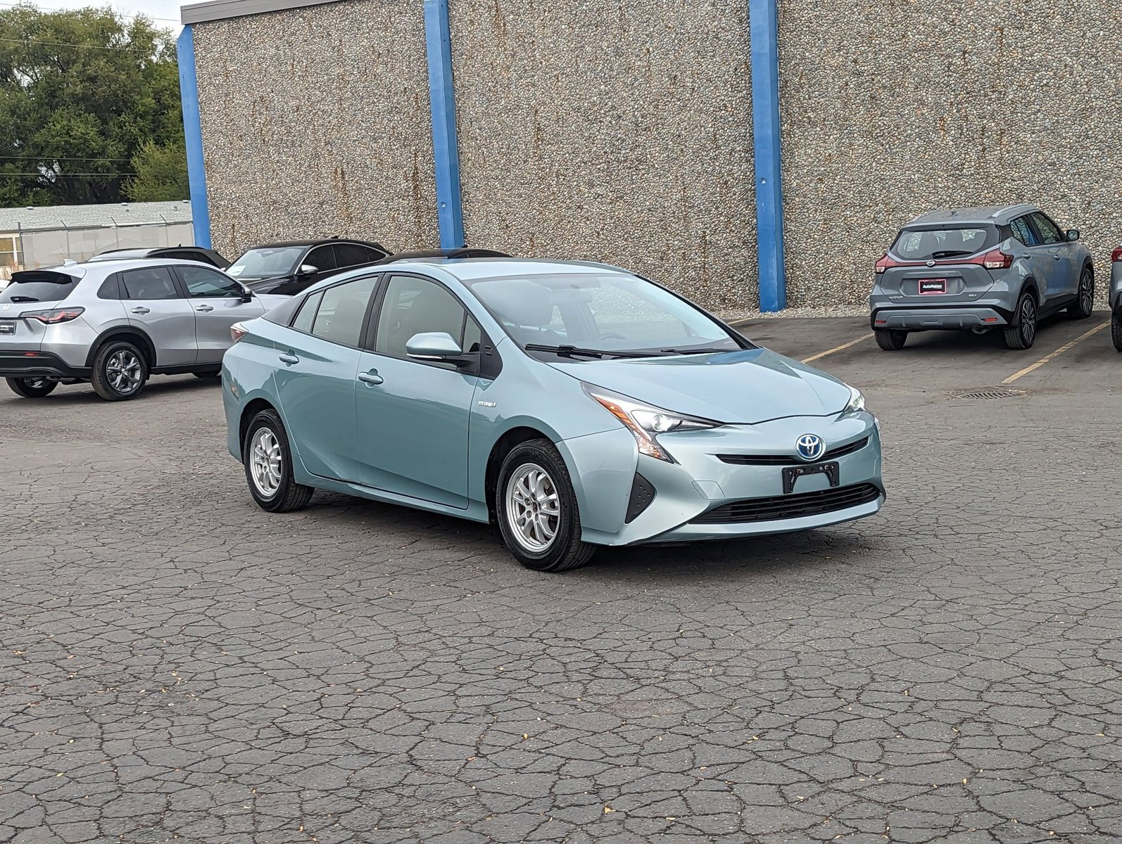 2016 Toyota Prius Two photo 3