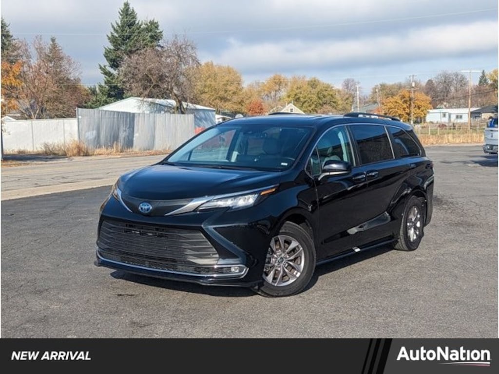 Used 2023 Toyota Sienna XLE 8 Passenger Van Passenger Van