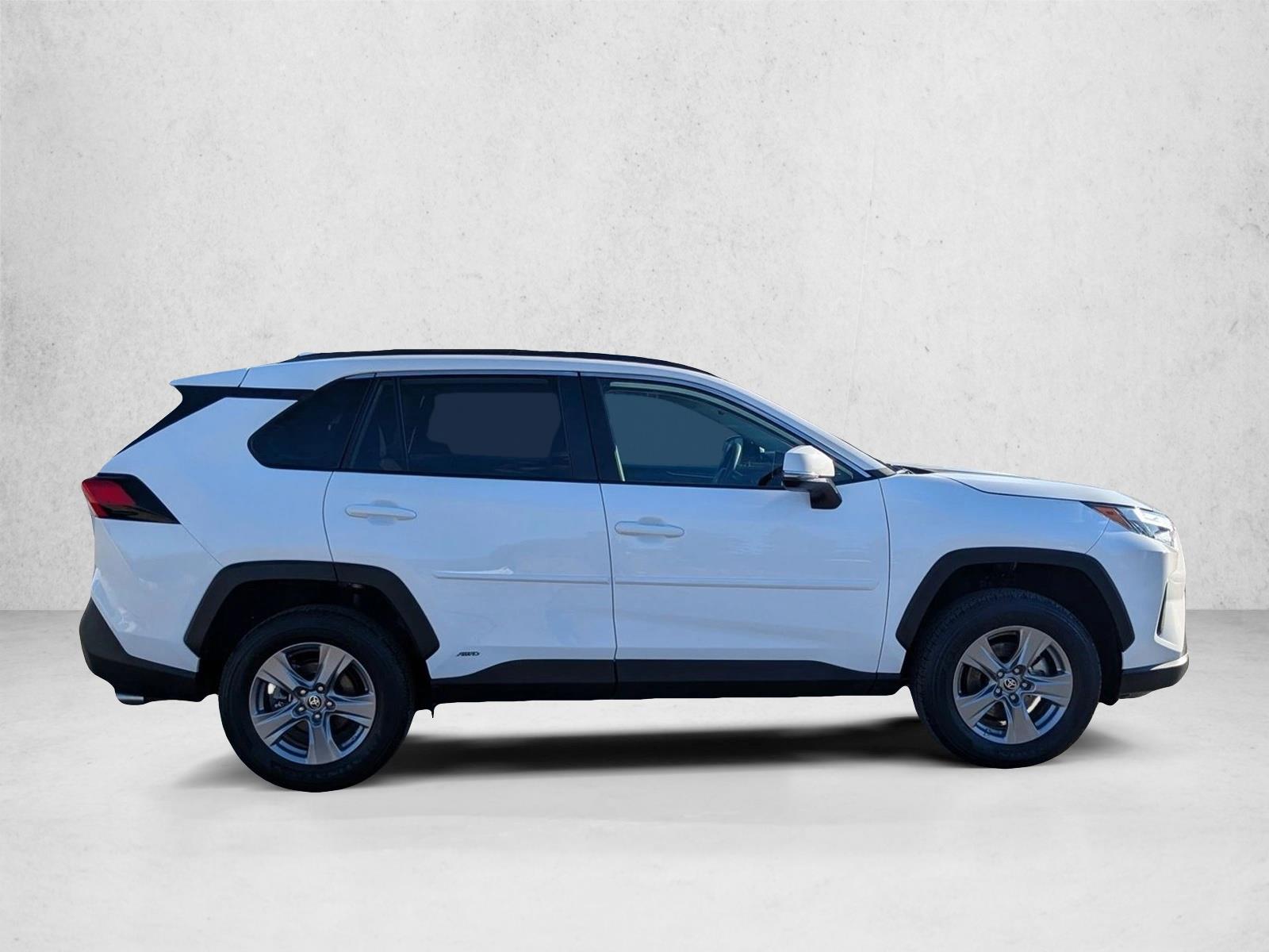 2024 Toyota RAV4 Hybrid LE photo 4
