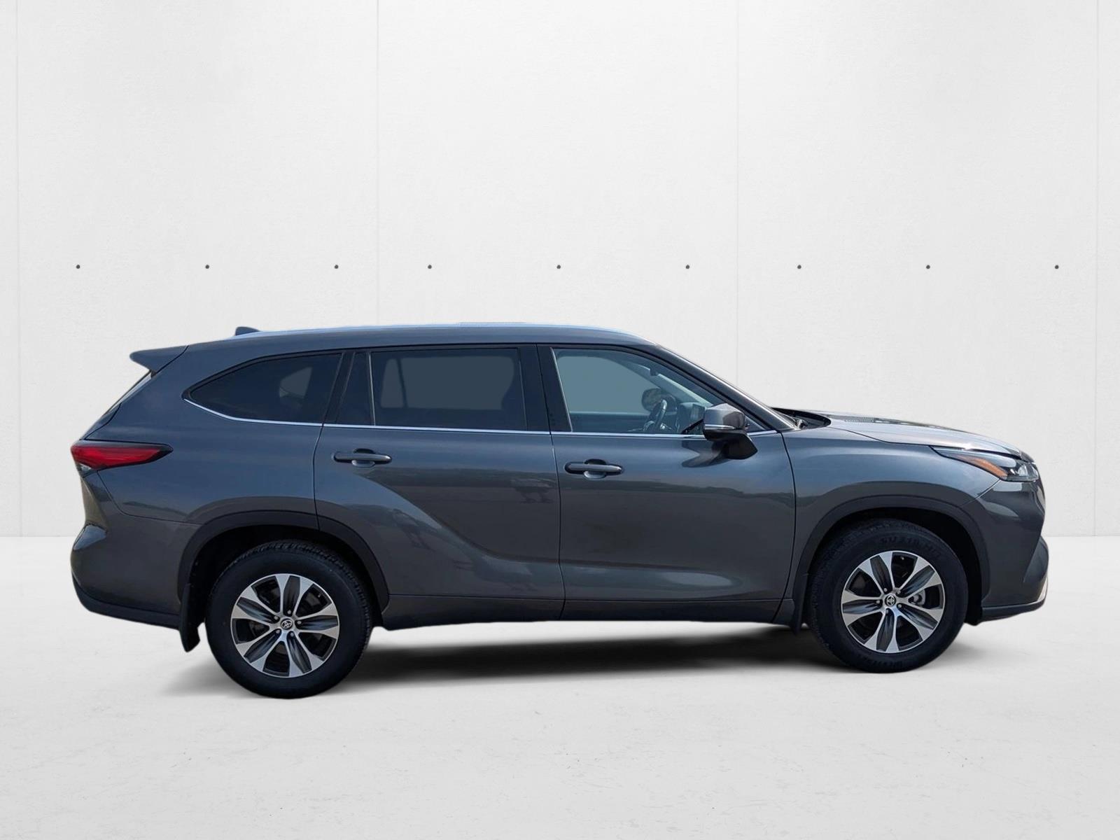 2021 Toyota Highlander XLE photo 4