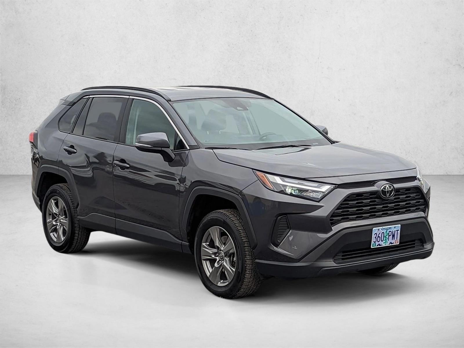 2024 Toyota RAV4 XLE photo 3