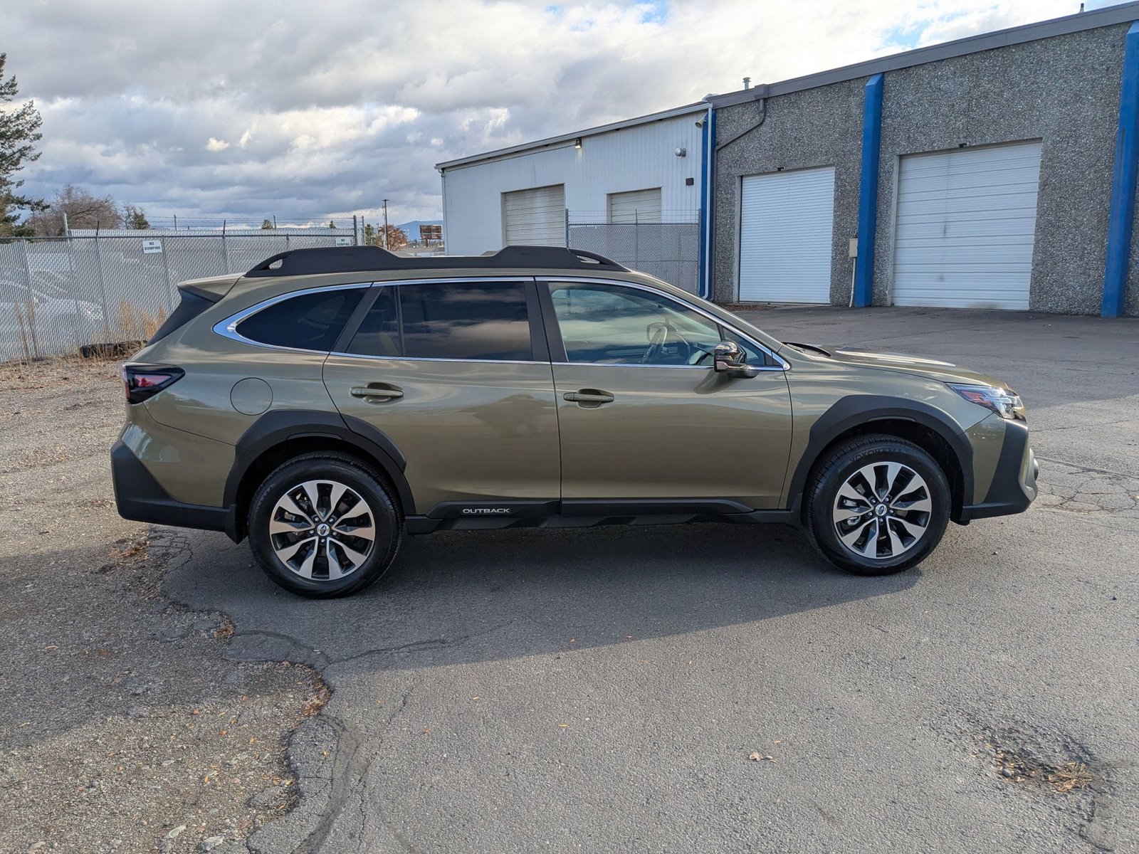 2025 Subaru Outback Limited photo 4