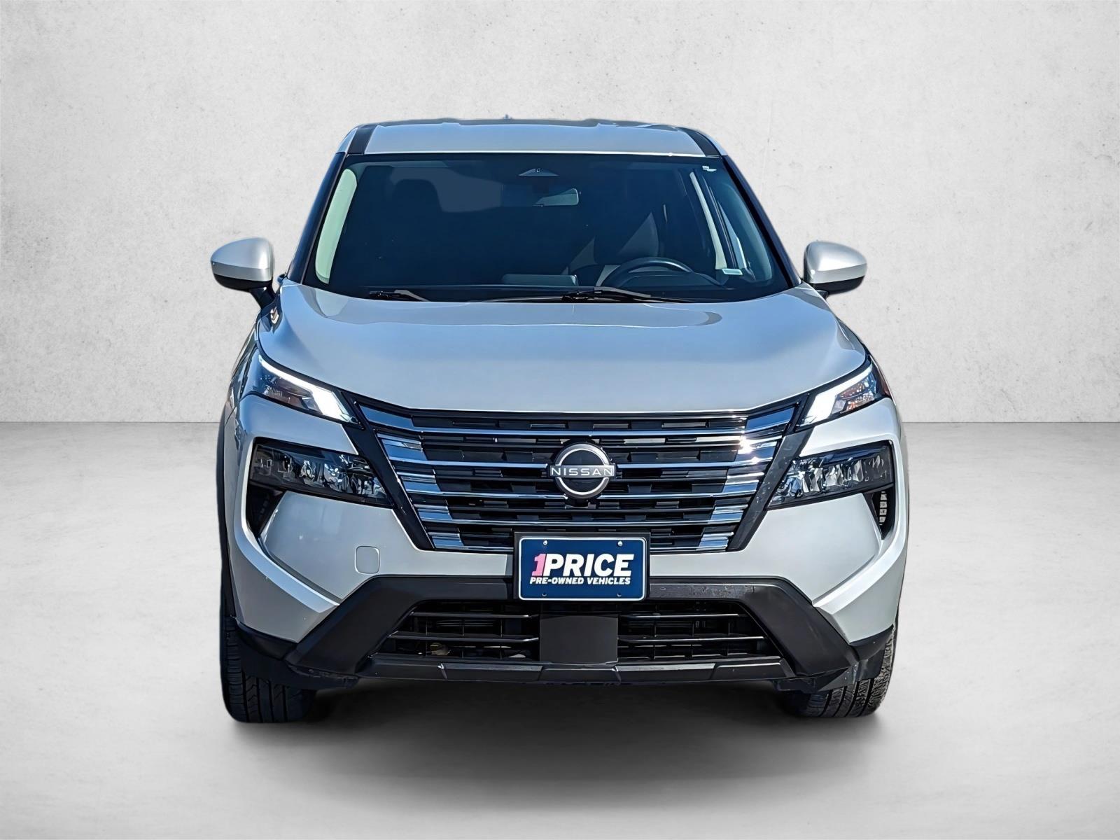 2024 Nissan Rogue SV photo 2