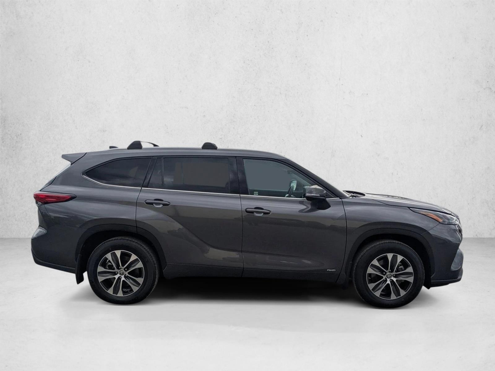 2022 Toyota Highlander Hybrid XLE photo 4
