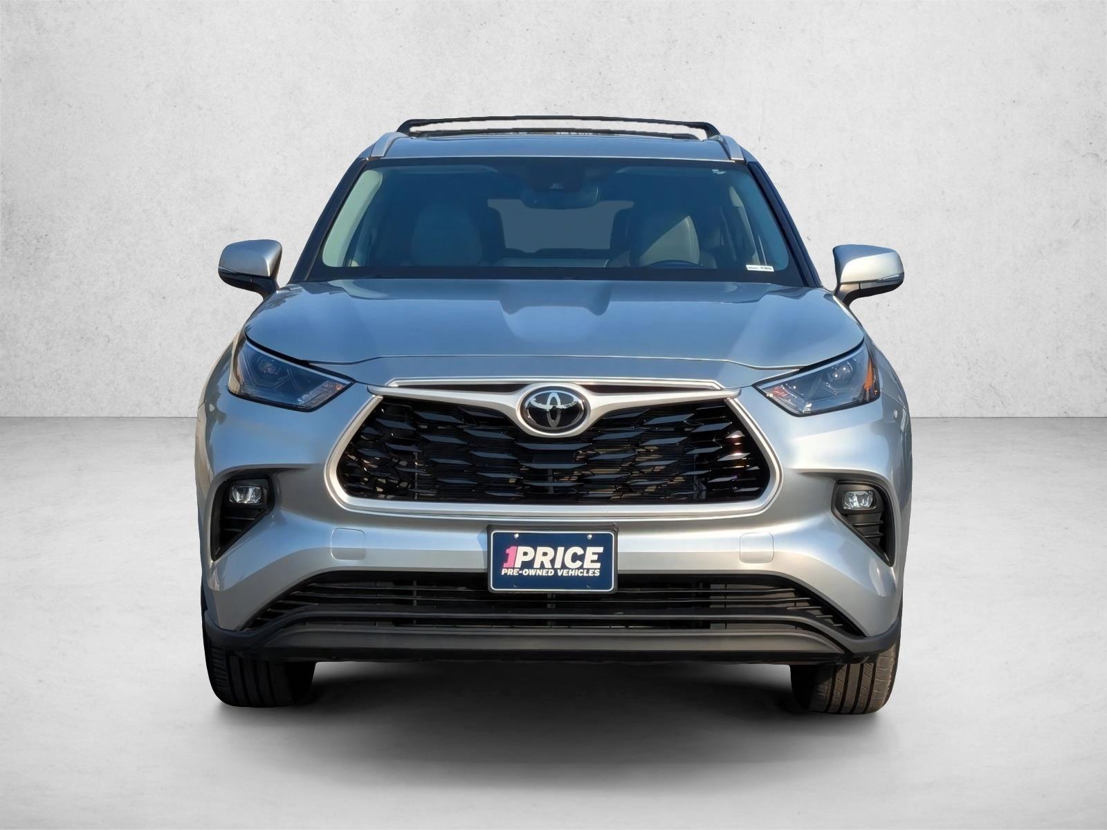 2024 Toyota Highlander XLE photo 2