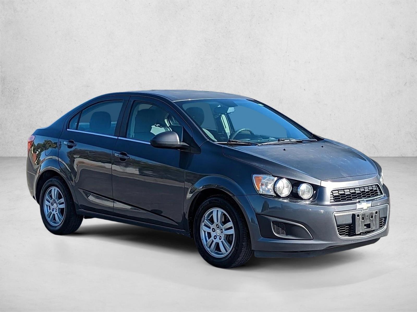2013 Chevrolet Sonic LT photo 3