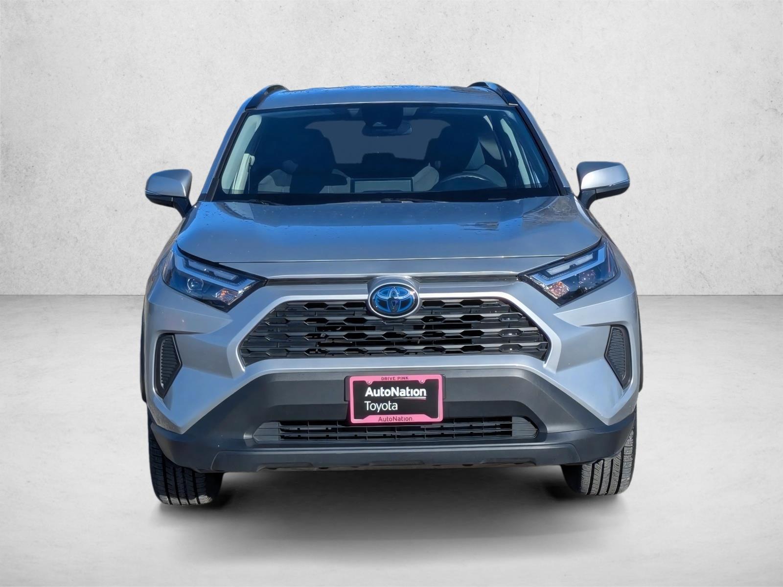 2024 Toyota RAV4 Hybrid XLE photo 2