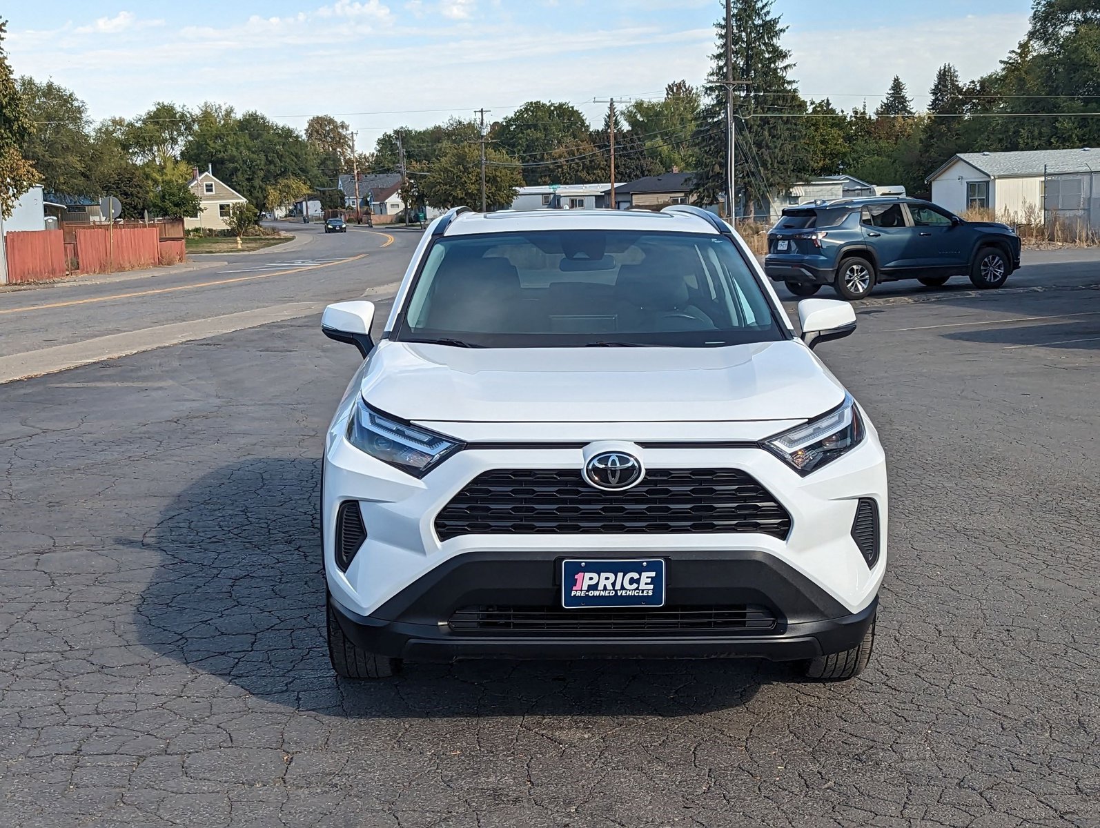2023 Toyota RAV4 XLE photo 2