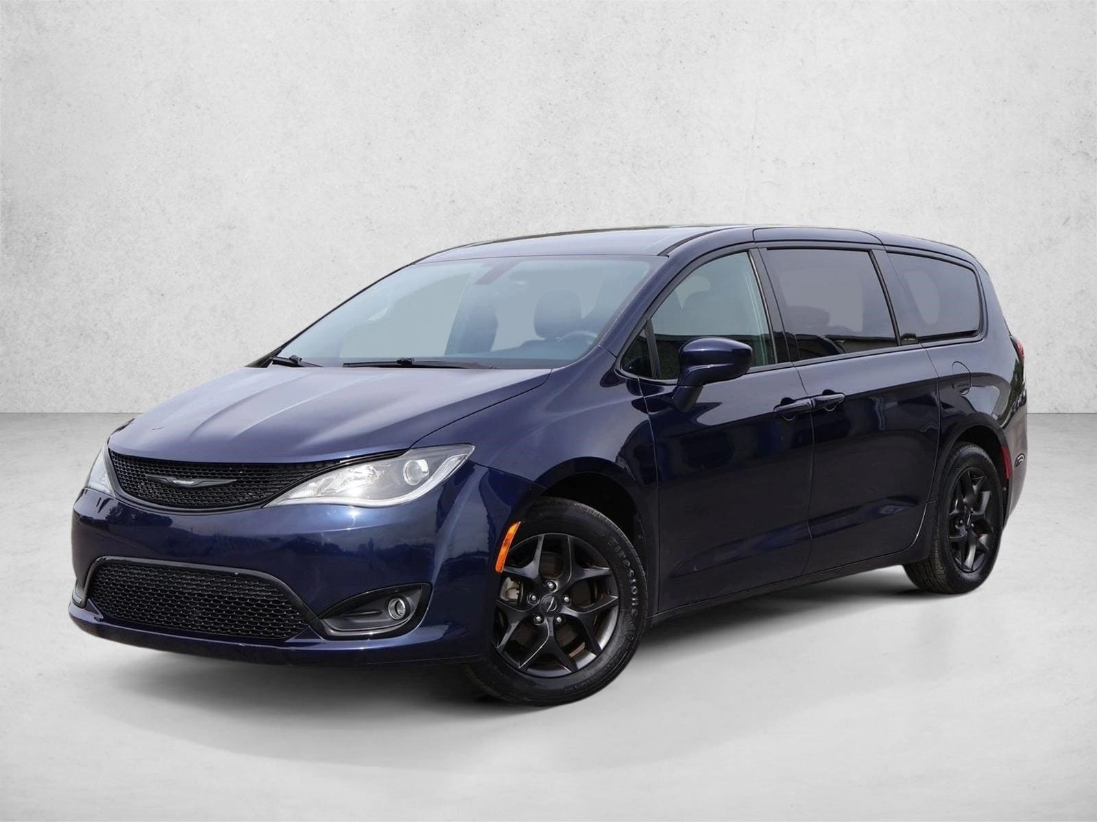 2019 Chrysler Pacifica Touring Plus's photo