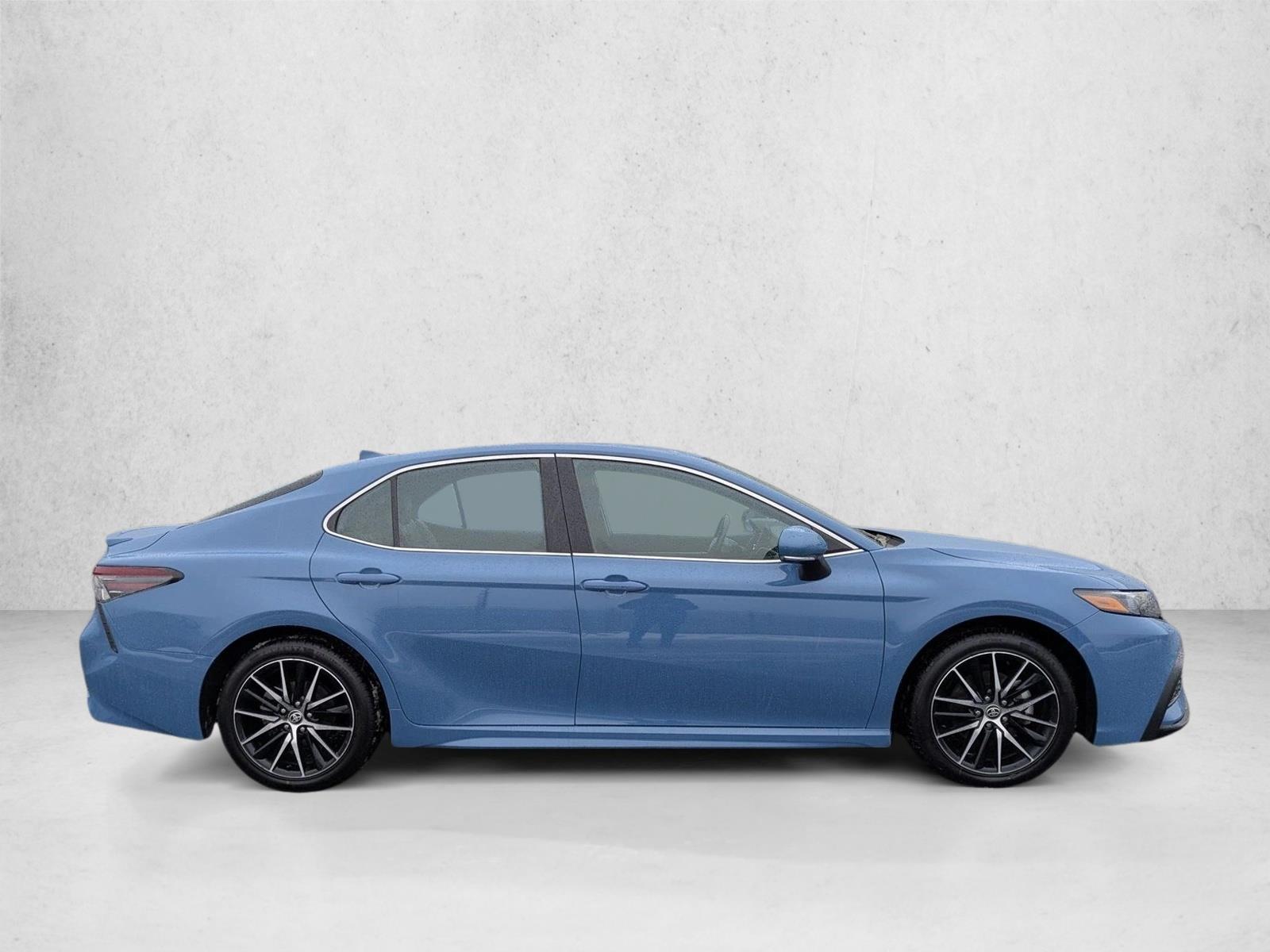 2023 Toyota Camry SE photo 4