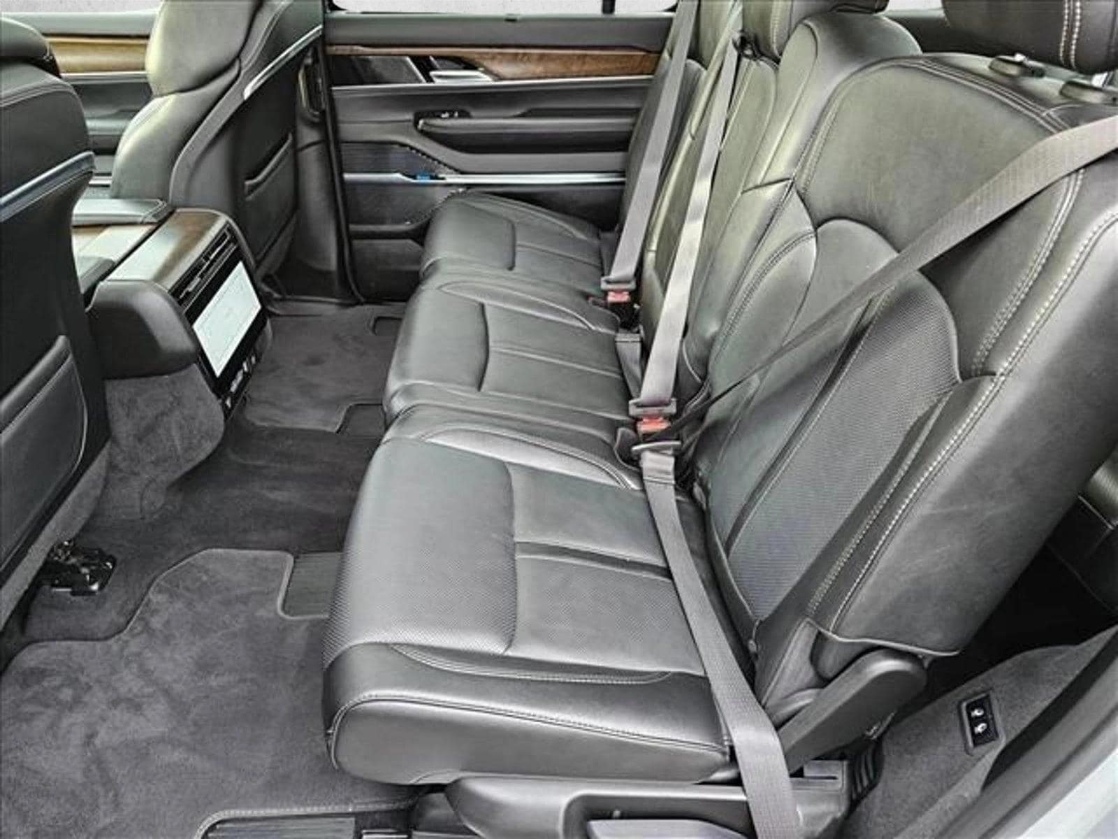2023 Jeep Grand Wagoneer Series I - Photo 11
