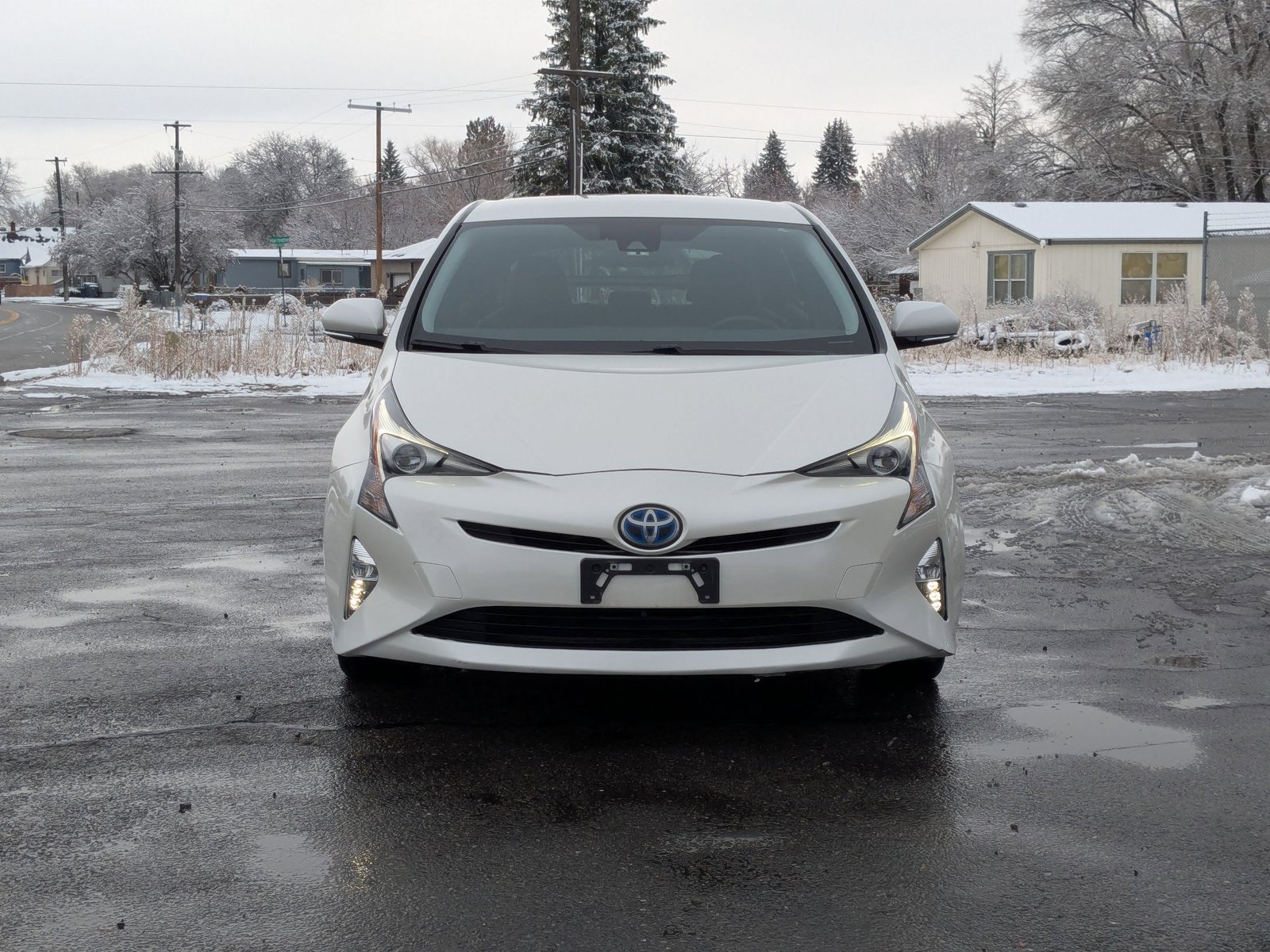 2016 Toyota Prius Three Touring photo 2