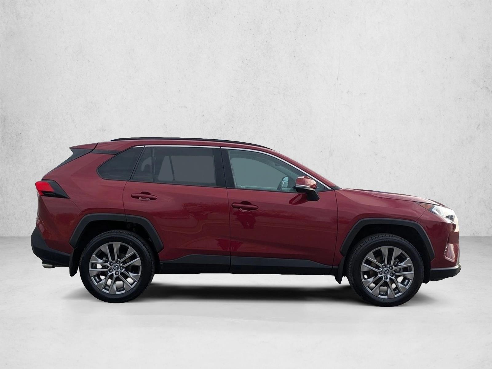 2020 Toyota RAV4 XLE Premium photo 4