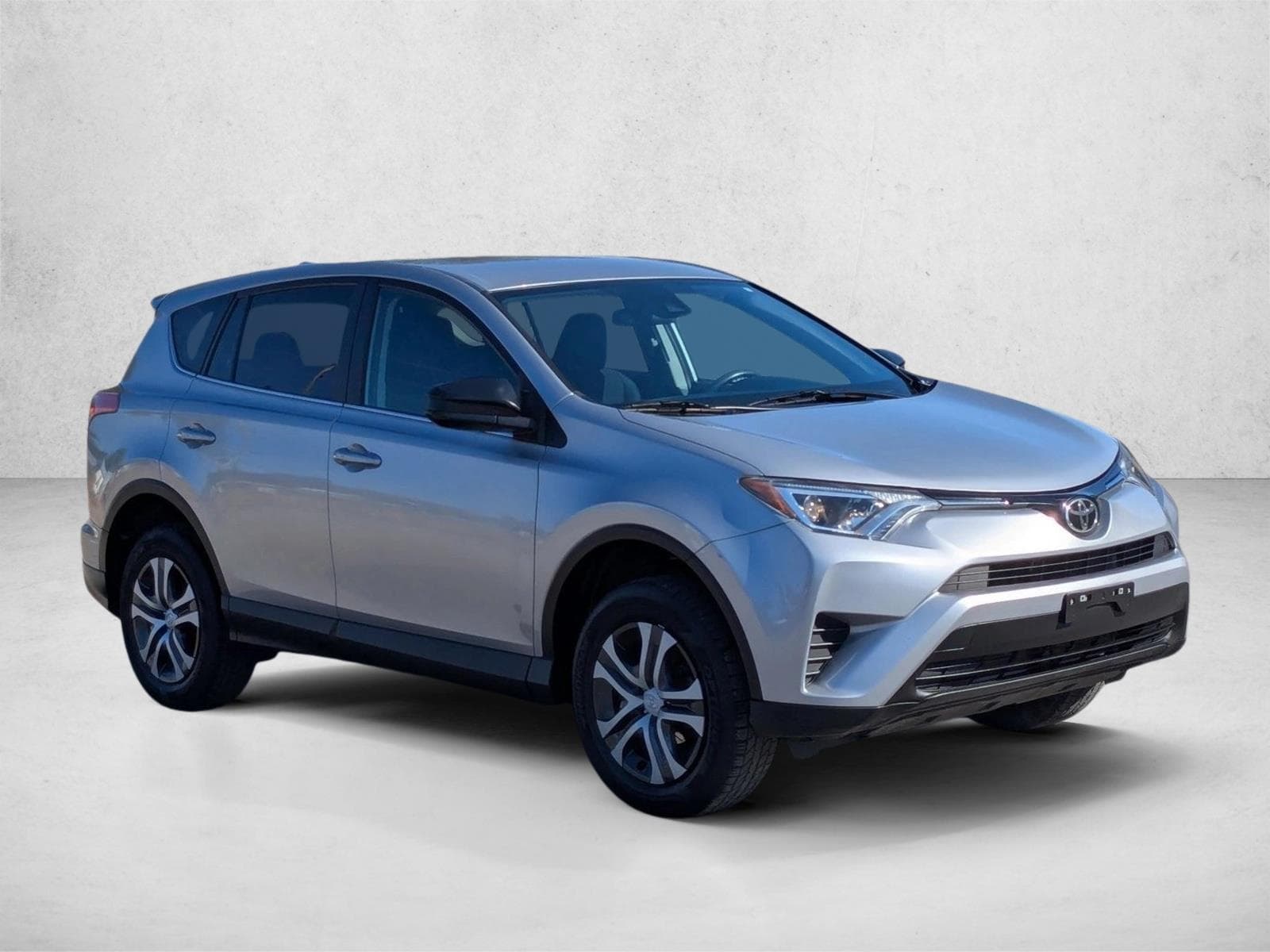 2017 Toyota RAV4 LE photo 3