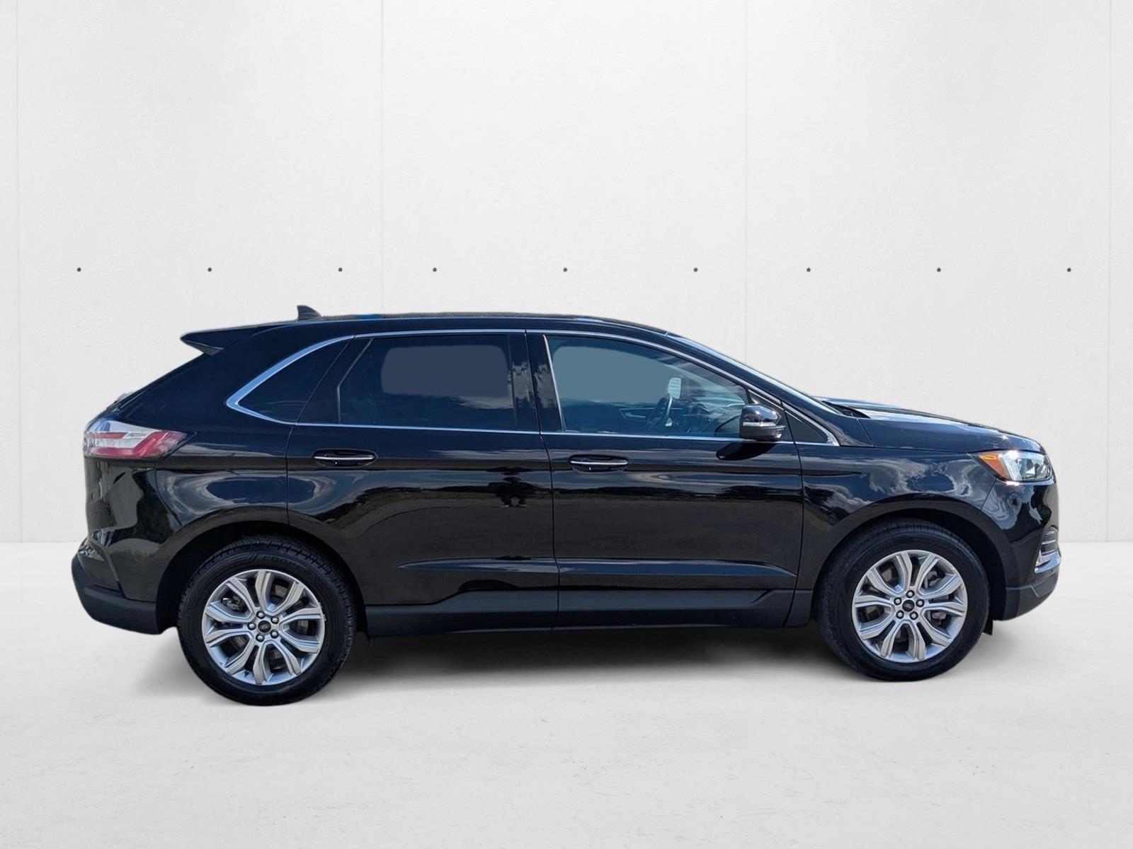 2023 Ford Edge Titanium photo 4
